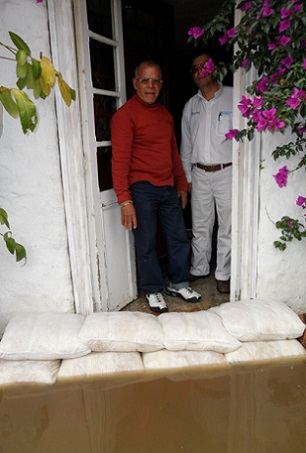 FloodSax alternative sandbags protecting a home